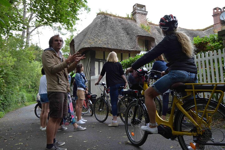 Private Guided Bike Tour of Deauville & Trouville in French