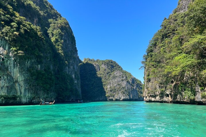 Phi Phi Islands Adventure Day Trip w/ Seaview Lunch by V. Marine