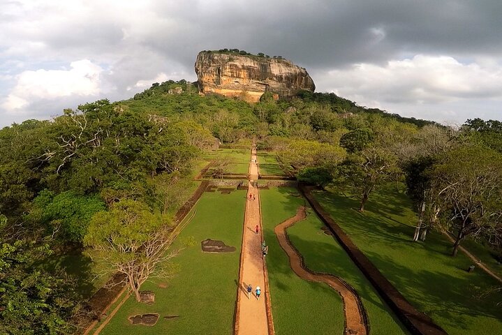 2 Day Private Tour of Kandy, Sigiriya & Dambulla - All Inclusive