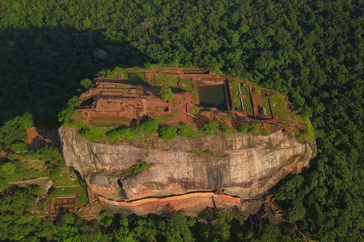 Sigiriya Day Trip with Elephant Safari & Lunch in a Village House