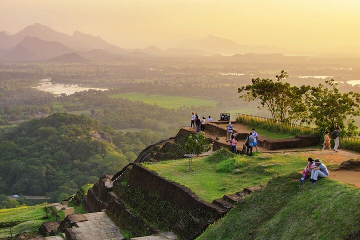 Sigiriya Day Trip with Elephant Safari & Lunch in a Village House