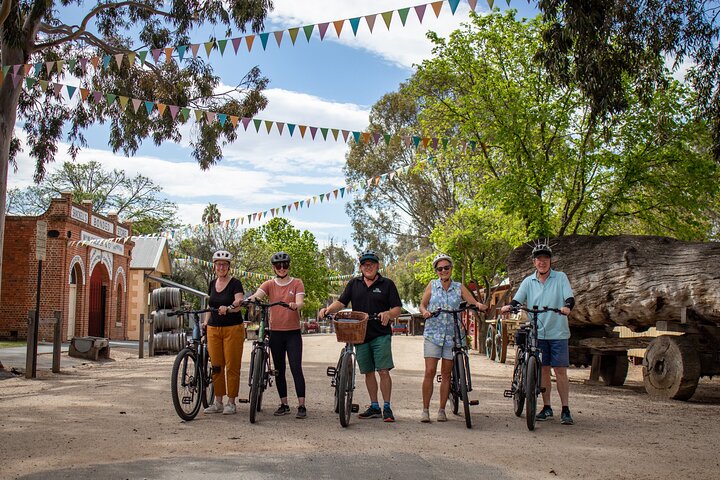 Echuca Guided E-Bike Cycling Tour with local guide