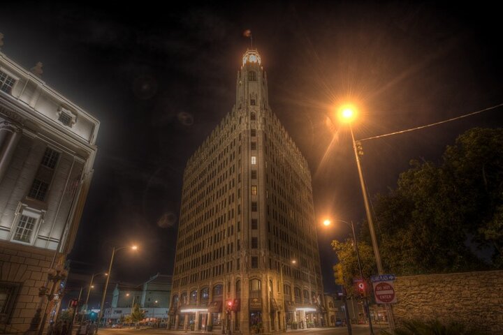 San Antonio Haunted Pub Crawl – Ghosts, Drinks & Historic Bars