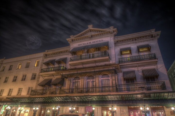 San Antonio Haunted Pub Crawl – Ghosts, Drinks & Historic Bars