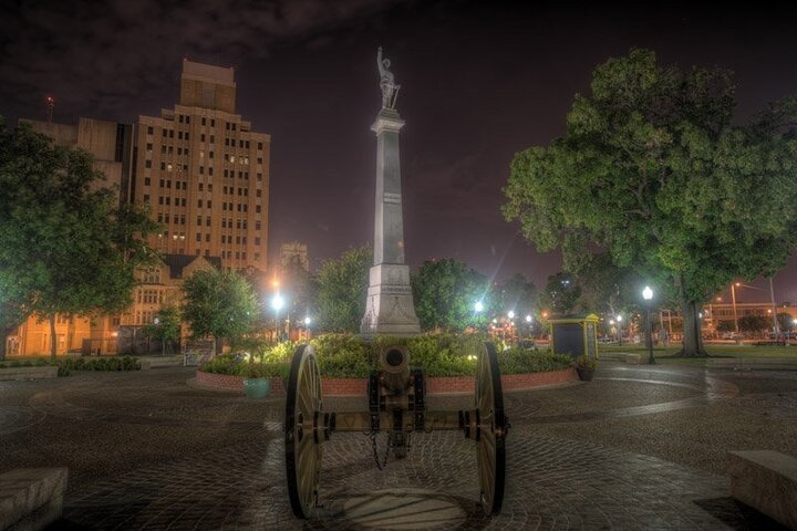San Antonio Haunted Pub Crawl – Ghosts, Drinks & Historic Bars