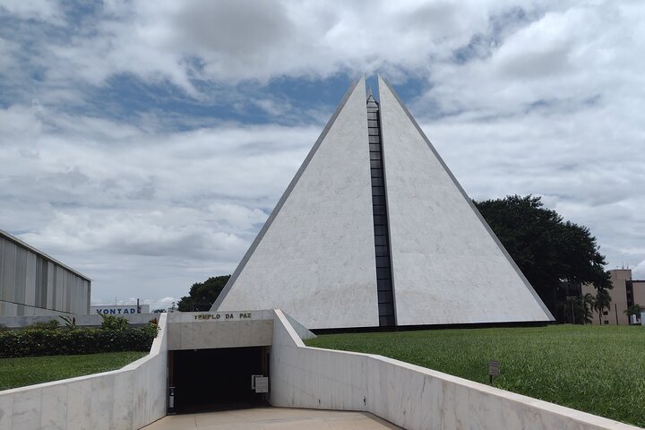 Brasilia in 2 Hours – City Tour for Passengers in Connexão
