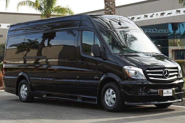 Vancouver Airport to-or-from Whistler or Squamish by Bus (Single trip)