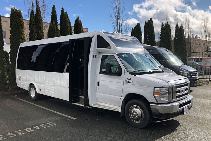 Vancouver Airport to-or-from Whistler or Squamish by Bus (Single trip)