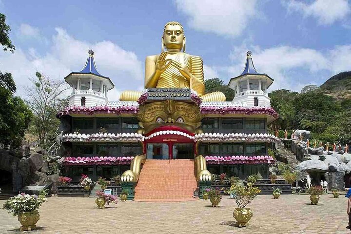 2 Day Private Tour of Kandy, Sigiriya & Dambulla - All Inclusive