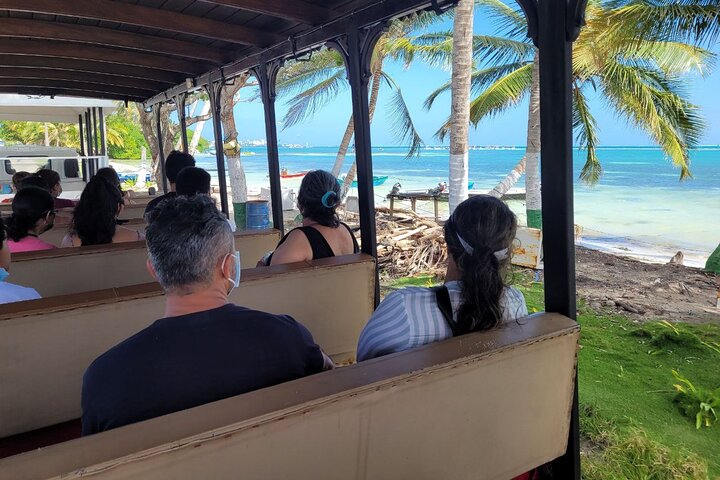 Tourist white train - Tour around the island