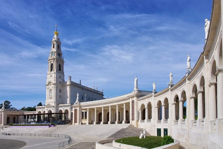 Tomar Fatima Batalha Alcobaca and Obidos from Nazare Private Tour