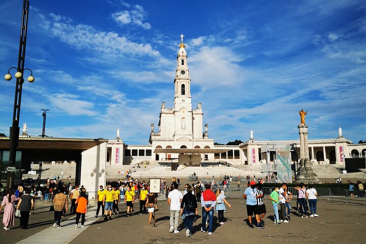 Tomar Fatima Batalha Alcobaca and Obidos from Nazare Private Tour