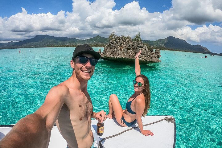Dolphin Encounters, Ile aux Benitier & Crystal rock: Full-Day (Lunch & Transfer)