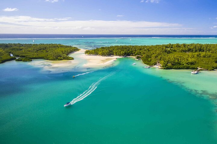 Full Day Tour 5 Island to Ile Aux Cerfs Incl. Lunch and Transfer