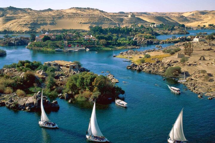 Sailing Nile cruise from Aswan to Luxor includes tours for 3 nights