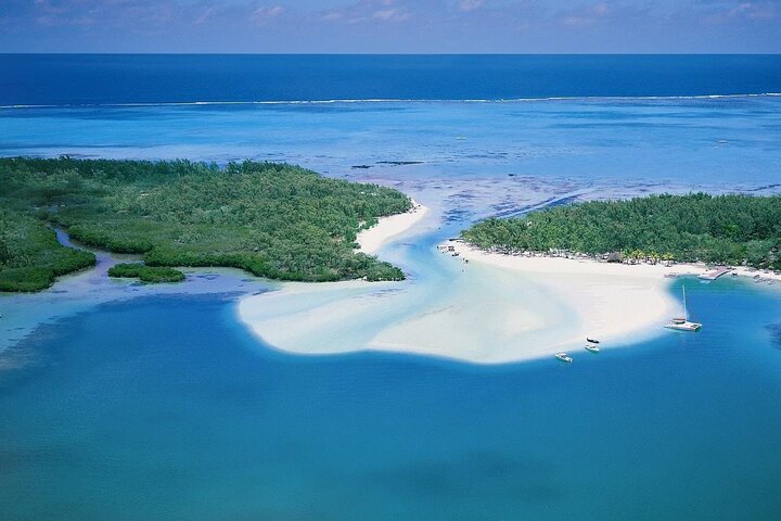 Full Day Tour 5 Island to Ile Aux Cerfs Incl. Lunch and Transfer