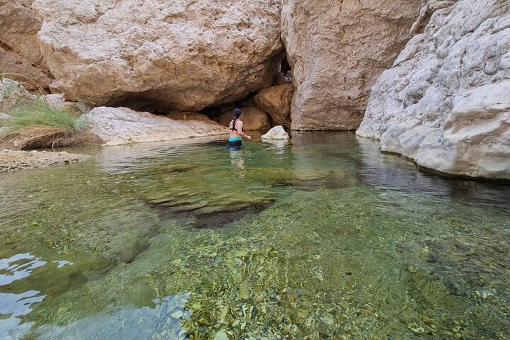 Full-Day Bimmah Sinkhole and Wadi Al Arbeieen Tour