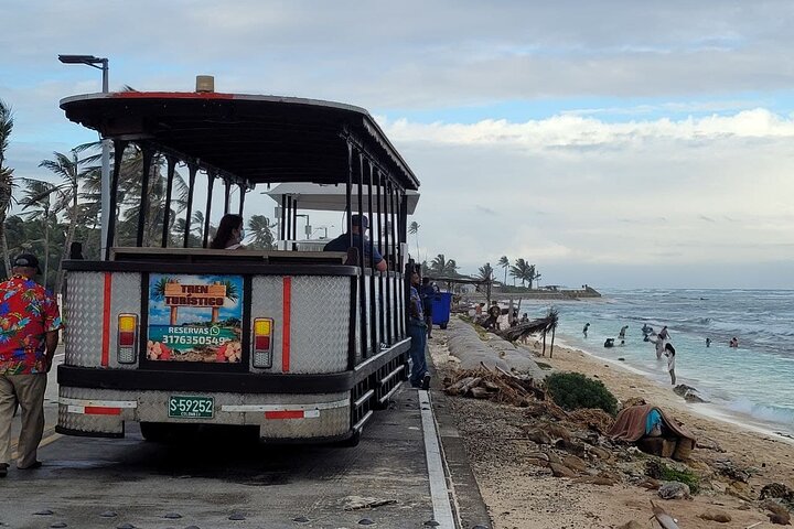 Tourist white train - Tour around the island