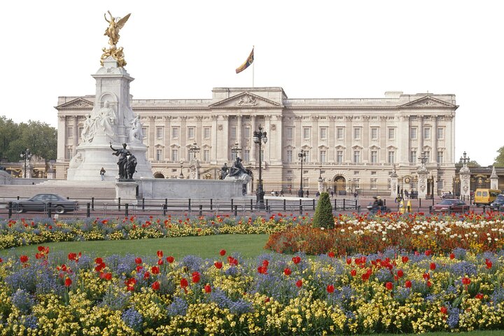 Buckingham Palace Entrance Ticket & Changing of the Guard Tour