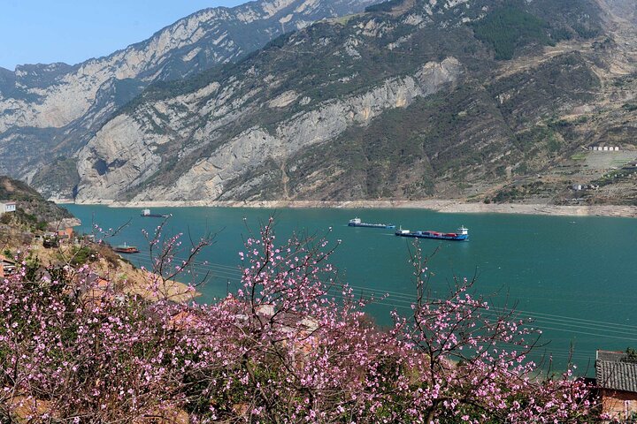Yangtze River Deluxe Cruise 5D/4N from Yichang to Chongqing
