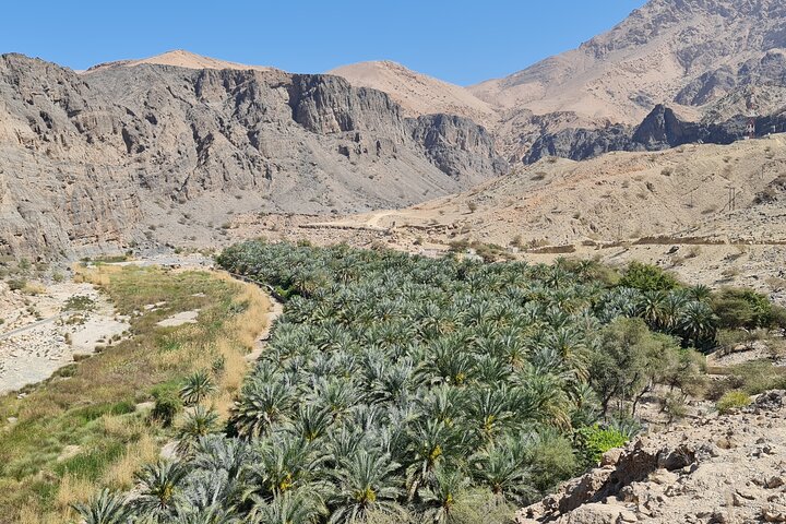 Full-Day Bimmah Sinkhole and Wadi Al Arbeieen Tour