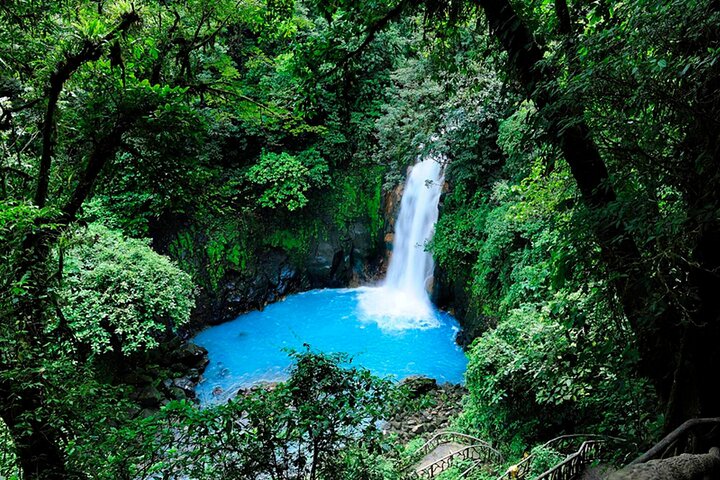 RIO CELESTE RIVER: Tubing+Rainforest+Wildlife+Waterfall+Active Volcano (PRIVATE)