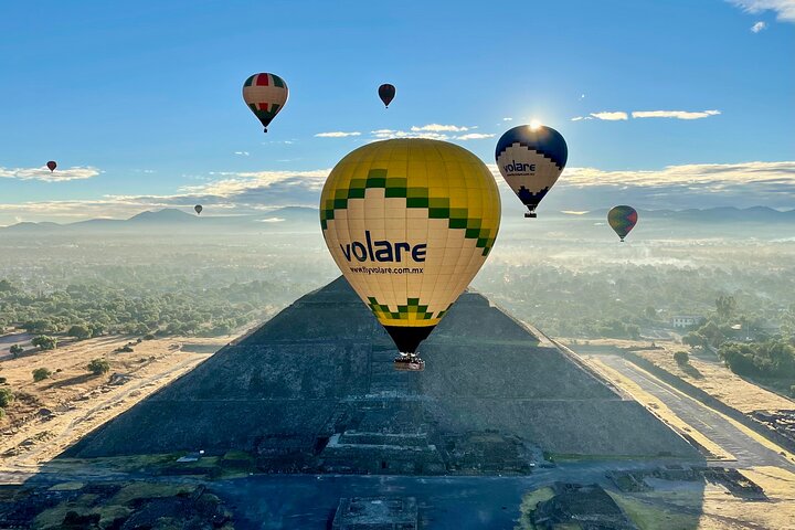 Teotihuacan Hot Air Balloon Flight from Mexico City / Volare