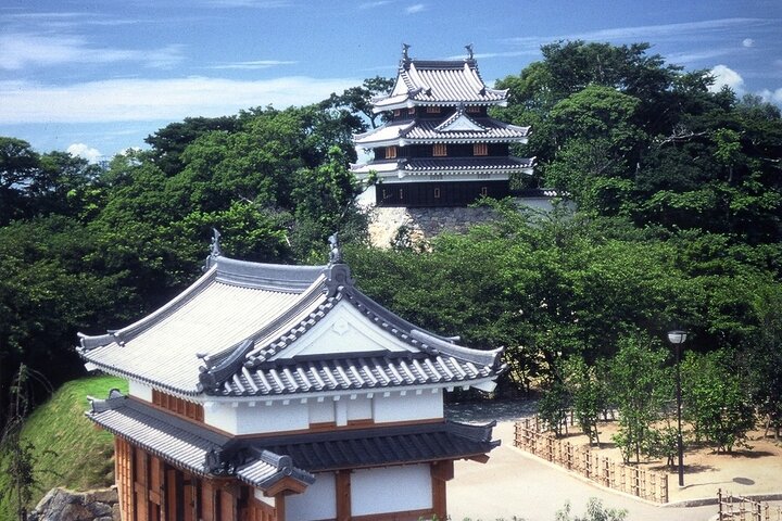 Little Kyoto Nishio :Enjoy matcha & the first classic book museum