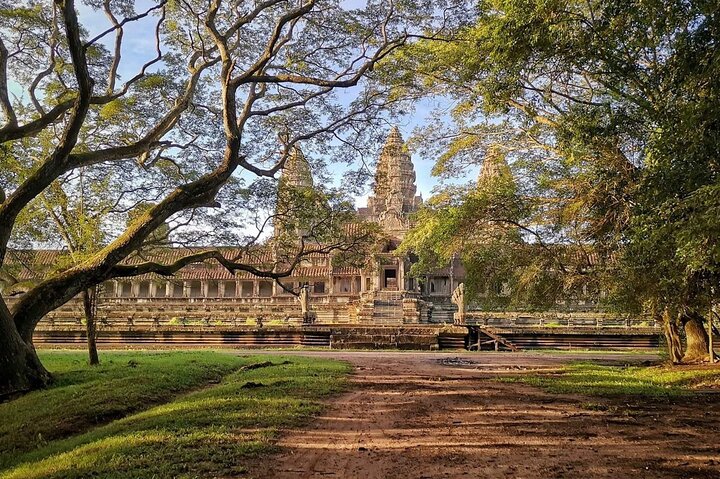 Phnom Penh to Siem Reap by Private Car or Minivan