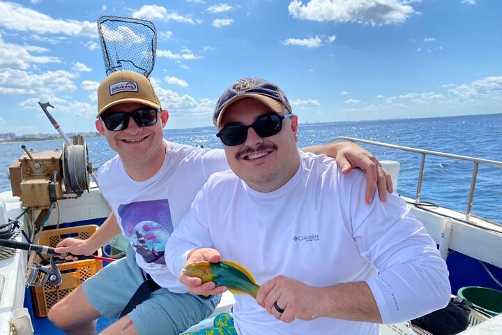 2 hours family fishing in Okinawa
