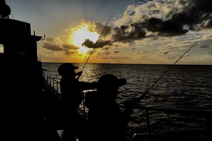 2 hours family fishing in Okinawa