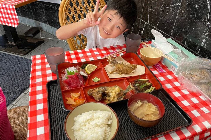 2 hours family fishing in Okinawa