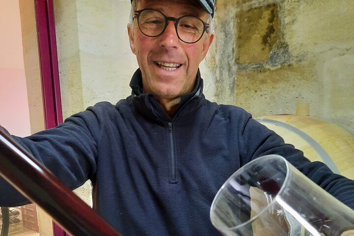Bordeaux Médoc Region Private Wine Lovers Tour with Chateau Visits & Tastings