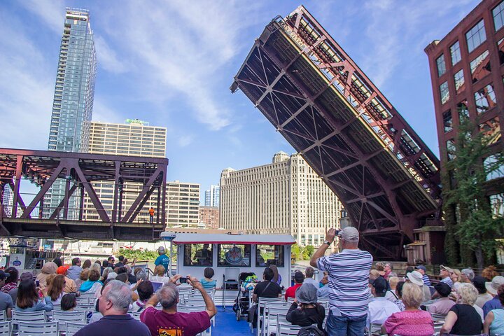 Chicago River 90-Minute Architecture Tour