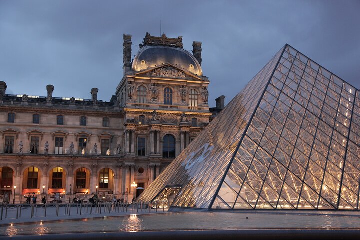 Louvre Museum Masterpieces Guided Tour with Access