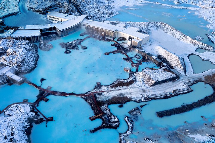 Blue Lagoon Admission with Mask, Drink, Transfers from Reykjavik