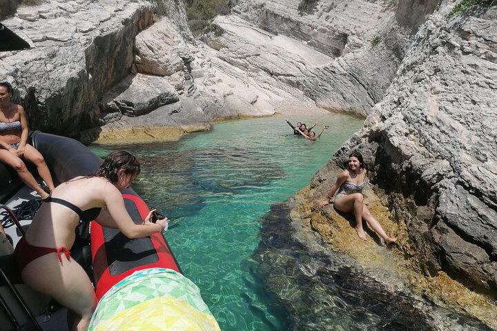 Blue Cave & Hvar, 5 Islands Speedboat with Luxury Seats in Shade