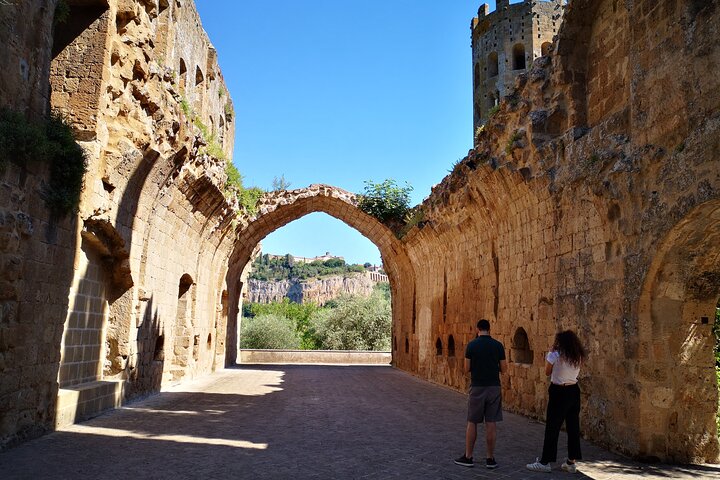 Small Group E-bike Experience from Orvieto to Civita with Lunch