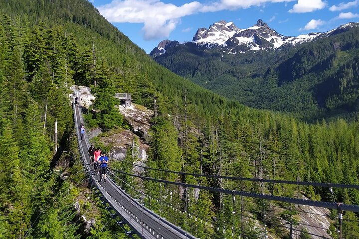 Whistler Tour with Shannon Falls and Sea to Sky Gondola