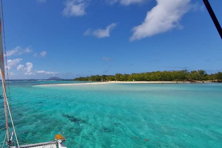 Catamaran Full-Day 3 island Northern Isles Cruise in Grand Baie