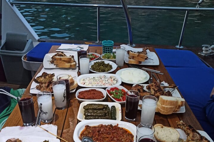 Marmaris and Icmeler Private Full-Day Boat Trip with Lunch