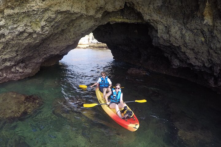 Albufeira: Sea Caves & Hidden Beaches Guided Kayak Tour
