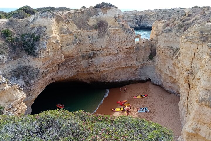 Albufeira: Sea Caves & Hidden Beaches Guided Kayak Tour