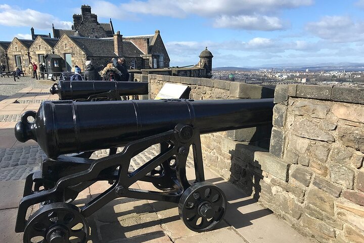 Edinburgh Castle: Guided Walking Tour with Entry Ticket