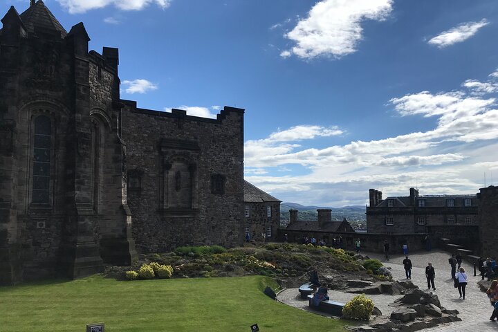 Edinburgh Castle: Guided Walking Tour with Entry Ticket