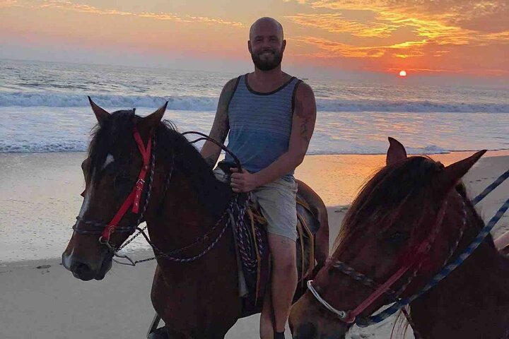 Beach Horseback Riding Adventure in Copalita, Huatulco