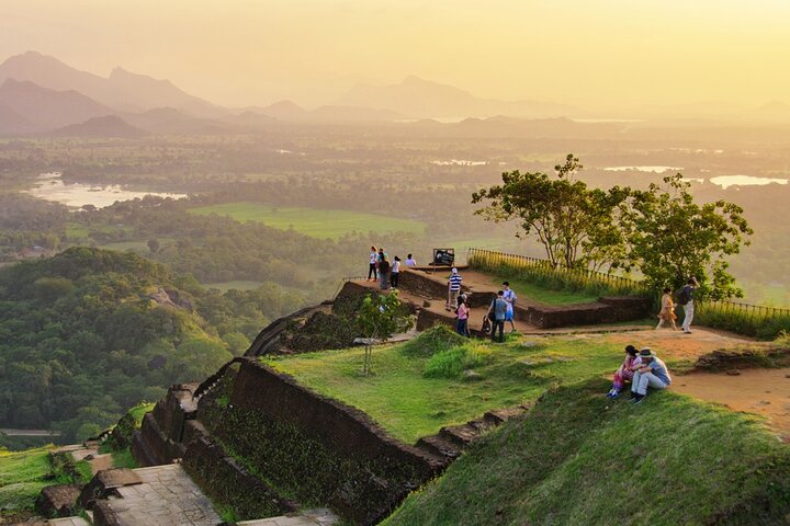 2 Day Private Tour of Kandy, Sigiriya & Dambulla - All Inclusive