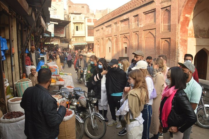Private & Guided: Wagah Border, Walled City & Lahore Fort Full Day Tour