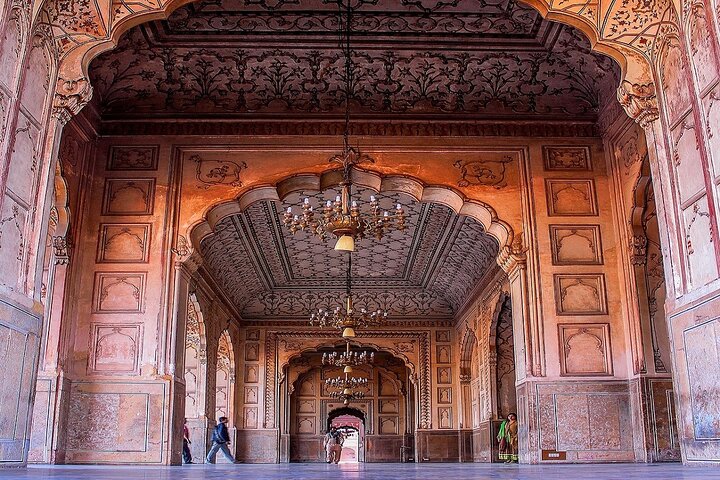 Private & Guided: Wagah Border, Walled City & Lahore Fort Full Day Tour