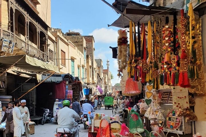 Private & Guided: Wagah Border, Walled City & Lahore Fort Full Day Tour
